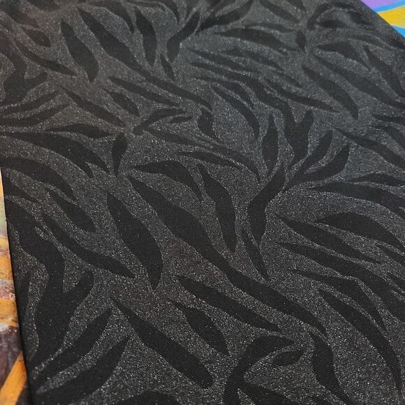 Chic black pencil skirt - leaf texture, size medium - Picture 2 of 7